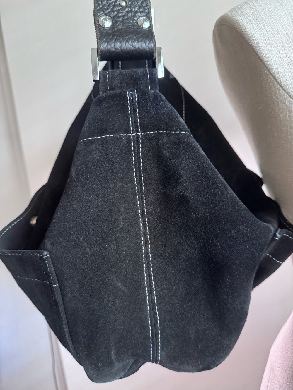 Tylie Malibu Black Studded Strap Suede Hobo Bag Y2K - Picture 9 of 16